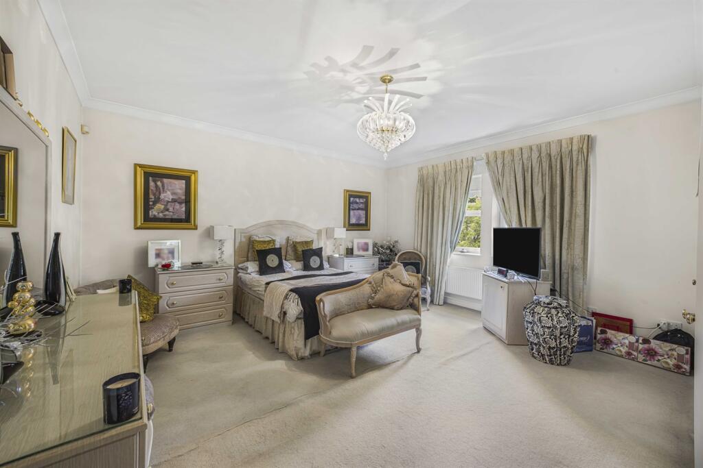 3 bedroom apartment for sale in South Downs Road, Bowdon, WA14